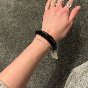 NWT Black Hinged bangle bracelet. Fits up tp 9" Wrist.